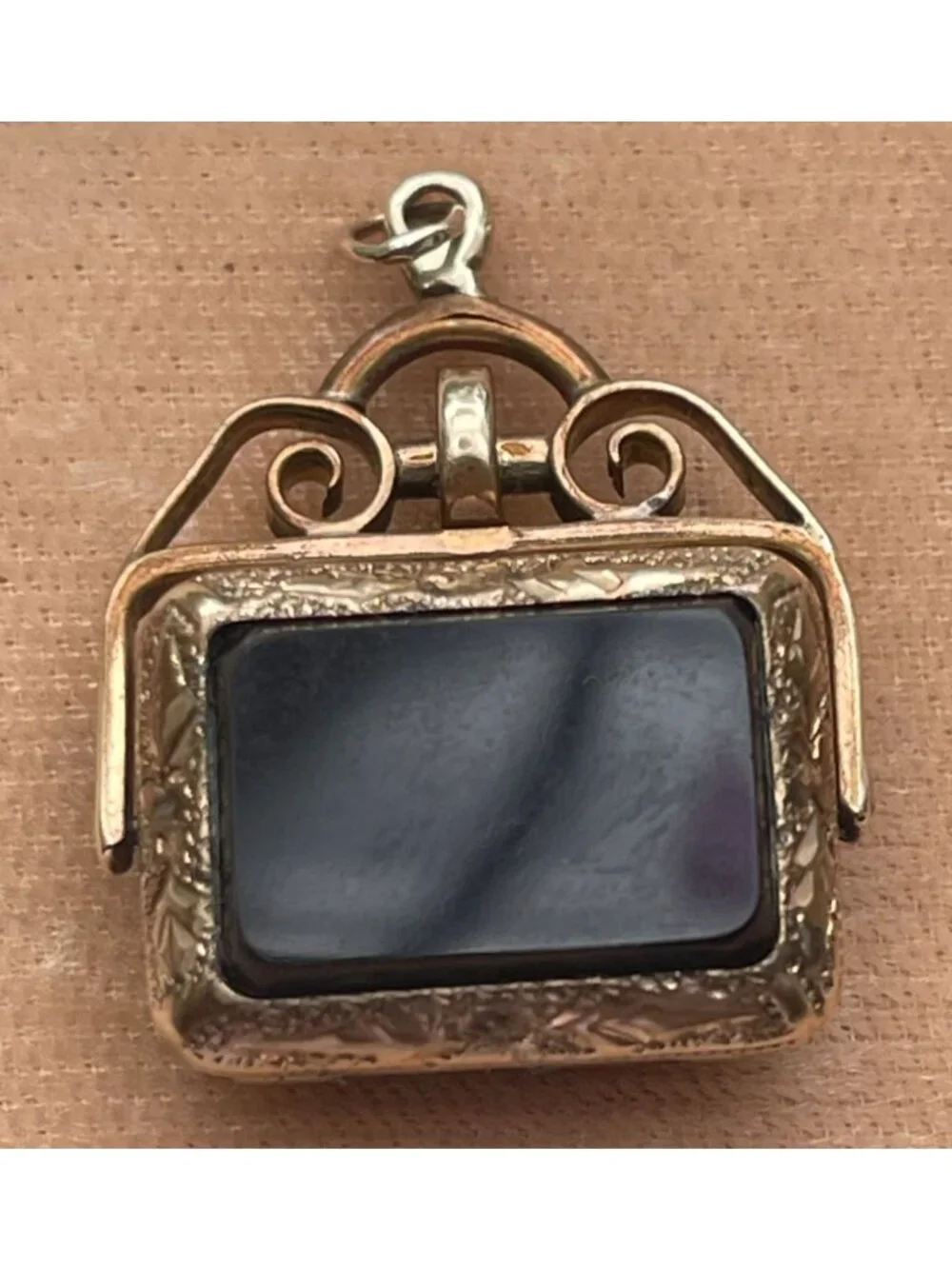 Antique Victorian Onyx & Carnelian Yellow Gold Tone Spinner Charm Locket With Or